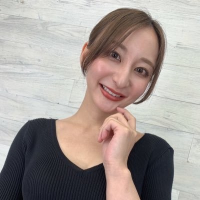 足立友梨(あだちゆり)个人资料照片